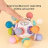 Jouets bébé 0 12 mois en rotation de boule de hochet à saisir l'activité de développement du silicone silicone Teether sensorielle pour les bébés 240407