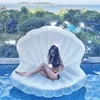 Toys infláveis gigantesas com piscina de piscina de piscina de pérola cadeira de cadeira de flutuação ao ar livre colchão de festa de praia 240407