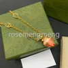 Klassische Erdbeer -Anhänger Gold Doppel Buchstaben Kette Halsketten Liebhaber Luxusmarke Designer Halsketten für Frauen Männer Mädchen Kupfer Charme Hochzeitsfeier Schmuck Geschenke