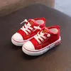 2024 Canvas Baby Kids Shoes Running Black Red Infant Boys Girls Toddler Sneakers Barn Skor Fotskydd Vattentäta Casual Shoes