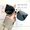 Nouveau compteur GM Nail carré filet rouge même lunettes de soleil Nouvelle personnalité de la mode à grand cadre