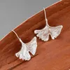 Kolczyki Dangle Eleganckie ginkgo liść wentylatora w kształcie earhook asymetryczne modne retro akcesoria na festiwal dla kobiet