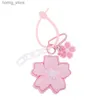 Keychains en peluche Tissu de la chaîne de clés de cerise rose SAKURA Pendant mignon Fleur Key Rague Sac à dos Charmes de décoration de voiture ACCESSOIRES Y240415