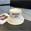 Hattar Bayberry Desingers Bucket Luxurys breda randen Hattar Solid Color Letter Sunhats Fashion Caps Trend Travel Buckethats Temperament Hundred 783