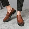 Scarpe eleganti in stile lefu uomini puntati Internet in edizione coreana rossa corena fibbia di moda di alta qualità marrone dimensione 38-44