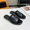 Frauen Sommer Mode Sandals Designer bequem und minimalistischer Strand heiße Slipper Neutrales Haus süße Flachschuhe