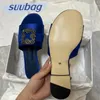 Lady Pantoffers kostenloser Versand mit Schuhkarton Sommer außerhalb von Strassquadrat Button Mode Flach Satin komfortabler Reise Holiday Strand Einszeilige Sandalen