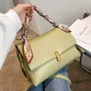 Bolsas de ombro estilo Bolsa estrangeira Mulheres 2024 Spring Trend Creative Handbag Feminino Red Messenger One-ombro de ombro