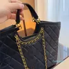 28 cm große Kapazität Designer -Einkaufstaschen Luxus Frauen Einkaufen schwarz lässige Geldbörsenkettenumhängetaschen Reißverschluss Single Messenger Bags Diamond Gitterhandtasche