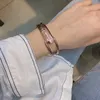 Bracelet creux en bracelet féminin artisanal avancé irrégulier zinc en alliage plaqué métal ouvert bracelet