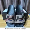 Designer tofflor män kvinnor glider läder platt gummi sandaler tryck plattform skor mode sommar strand flip flops casual randiga blommiga djurtryck tofflor