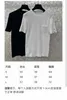 Kadın T-Shirt Tasarımcısı 2024 Erken Bahar Yeni Nanyou Cha Metal Toka Kontrast Renk Görünümü İnce ve kokulu yuvarlak boyun örgü kısa kollu üst w7so