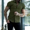Chemises décontractées pour hommes Vente chaude pour hommes exercices Fitness Fitness Men à manches courtes Couleur solide Collier de remin-down Show Muscle Men Shirt 24416