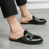 Casual skor mode män halv tofflor delade läder loafers andas svart mjuk utomhus platta sommarmulor glider 38-44 COGS