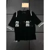 Maglietta Miumiues Designer T-shirt da donna di lusso Summer Nuova doppia cerniera in polo maglieria da donna Lettere corta stampata