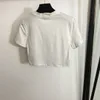 2024 Tasarımcılar T-Shirts Moda Tişörtleri Erkek Kadınlar Yeni Leopar Baskı Sıcak Matkap Mektup Kısa Kol Kısa Tişört Beyaz Siyah Bayanlar Üst Bluz Elbise Casent Crod Smlxl