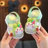 Sandalias Buty dla dziewcząt Sandals Garden Summer Cartoon Boy Beach Shoe Soft samobójcze dziewczynki Walking Baby 240410