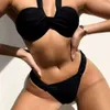 2024 Femme de maillot de bain en deux pièces Split Sexy Coule suspendu Couleur de plage Bikini de printemps chaud