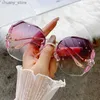 Lunettes de soleil Fashion Luxury Lunettes de soleil Bling Rignestone Sun Glasses Vintage Nuances pour femmes Big Diamond Eyeglass Gafas de Sol Mujer 2021 Y240416