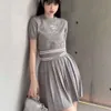 Дизайнер костюма Miumiuss Luxury Fashion Two Piece New Leisure Set Spring/Summer Fresh Leisure с короткими рукавами