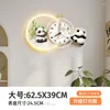 Wandklokken Luminous cartoon klok mode stille digitale kunst muurschildering eenvoudig restaurant esthetisch horloge murale decor