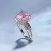 Klaster Pierścienie 925 Silver 11 W kształcie serca różowy diament o wysokim węglowym pierścieniu Lekka luksusowa moda prosta biżuteria ślubna hurtowa