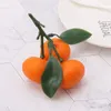 Decoração de festa laranja artificial com galho e folhas verdes Ornamento de frutas falsas para a coleção de quarto de casa Decoração de drop ship