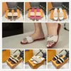 Frauen Luxus -Slipper Designer Sandalen Frau Sticke flache Folien Mode Summer Beach Pink Black Rotgrün blau Buchstaben Low Heel Flip Flops Abgas