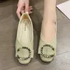 Chaussures habillées Pompes en caoutchouc à talon bas décontracté pour les femmes 2024 Mode d'été Salle de carrés peu profonds Slip-on Pu Zapatos