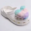 Groothandel super schattig 3D furpompom pvc charms diy ball ball schoenen accessoires voor