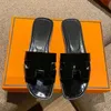 Designer Sandaler Sandal Sliders Spela klackar för kvinnor Skor Slides Pantoufle Womens Suede Leather Slippers Sandles Platform Luxury