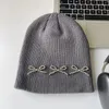 Basker beanie hattar vinter stickad mjuk varm skidhatt höstskalle avslappnad virkning pärlstav bowknot