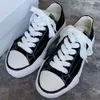 مصمم أحذية Mens Maison Mihara Sneakers Canvas أحذية رياضية للمدربين في الهواء الطلق أسود أبيض EU36-45 مع صندوق 556