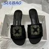 Lady Pantoffers kostenloser Versand mit Schuhkarton Sommer außerhalb von Strassquadrat Button Mode Flach Satin komfortabler Reise Holiday Strand Einszeilige Sandalen