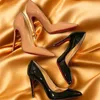 Czerwone dna Pumki wysokie obcasy Sandały Znane designerskie buty dla kobiet Seksowne ulubione buty wielokolorowe Specjane palce skórzane SH039 H4