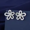 Designerns Five Petal Flower Three Piece Set med lyxiga diamantringar, halsband, örhängen, fashionabla och mångsidiga tillbehör