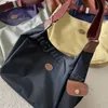 Designer Off Handbag Sac Clearance Sacs de vente au détail Femmes en gros Tote 95% Tote 2024 Le banlieuson peut être le même à forte capacité de nylon à grand style Faye One épaule Postman Wuja