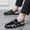 Sandálias tendem a homens de verão respirável em couro casual planos de moda leves sapatos de negócios leves para