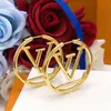 2024 Brincos de argola de ouro de designer de luxo para joias de noivado para mulheres de festas para mulheres amantes de festas para noiva