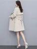 Trench Trench Trench Coats Women Fashion Angleterre Middle Long Coat Double Breasted Trench Coat Noble et atmosphérique surdimensionné 3xl 4xl Veste Veste pour Lady