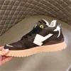 Mid-Top-Männerschuhe aus Büro-Turnschuhen mit schwarzen Pfeilen auf beiden Seiten Gummi-Sohle weißer Schnürgurt Herren Damen Sneakers Modetrend