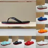 Spikar nit designer tofflor tar det enkla studs stil mules gata rum sommar sandaler pantoufle berömda mens sandale glider skjutreglage strandskor flip flops