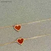 La collana di design del marchio Vancelfe di lusso Vancelfe V Gold Little Peach Heart Little Love Collana placcata con un regalo di gioiello di alta qualità