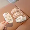 Летний корейский стиль детские сандалии Kawaii Bowtie Girls Midsler Shoes Soft Soleslip Baby Bab