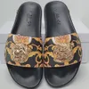 Designer de luxe Slippers Sandals d'été Mens Femmes Palazzo Beach Red Black Indoor Flip Flip Flop
