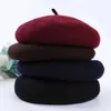 Berretti Berretti di lana Berrette invernali in stile francese Cappello da berretto caldo cappello di zucca berretto vintage Beret Solido colore elegante Lady All Autunne Autunno abbinati D240417