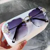 2021 Fashon Vinage Sqaure Luxury Glasögon Rimless Rhinesotne Solglasögon Shades Women Summer 1237459