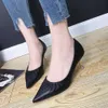 Chaussures pour femmes 2024 Toeaux pointus pourdies Faussettes d'été High talons pompes Black Stilito Office sur la marque talonnée printemps 39 E