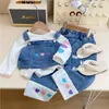 Kledingsets 3-delige set voor de lente en herfst 2024 Modieuze meisjes denim band top brede been pant heart bodem shirt