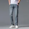 Jeans masculinos delgados verano 2024 Pantalones de mezclilla casual de pierna recta ajustada para hombres elegantes pantalones azul y gris hombre hombre